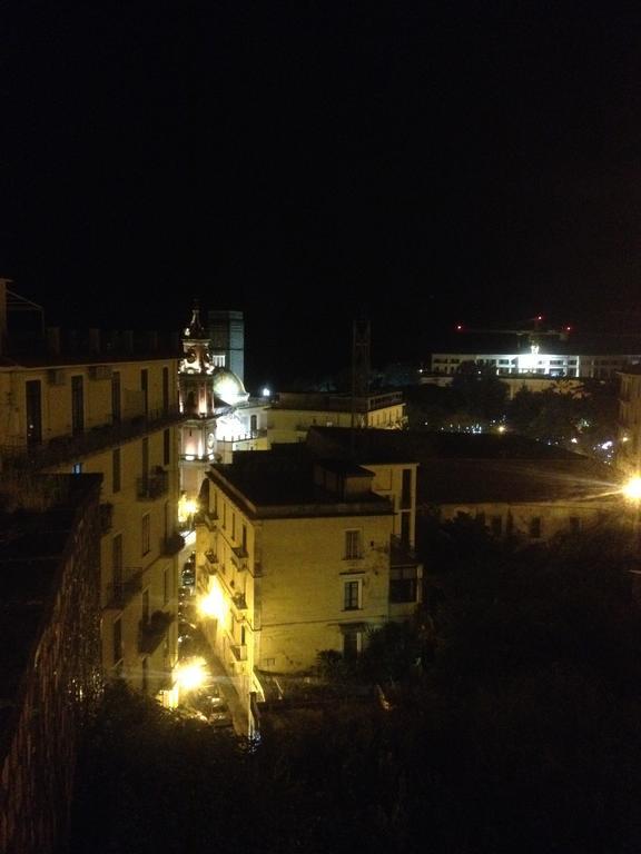 Fronte Al Porto Lejlighed Salerno Eksteriør billede