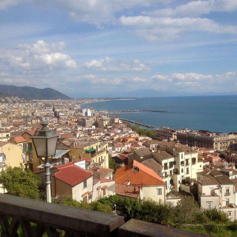 Fronte Al Porto Lejlighed Salerno Eksteriør billede
