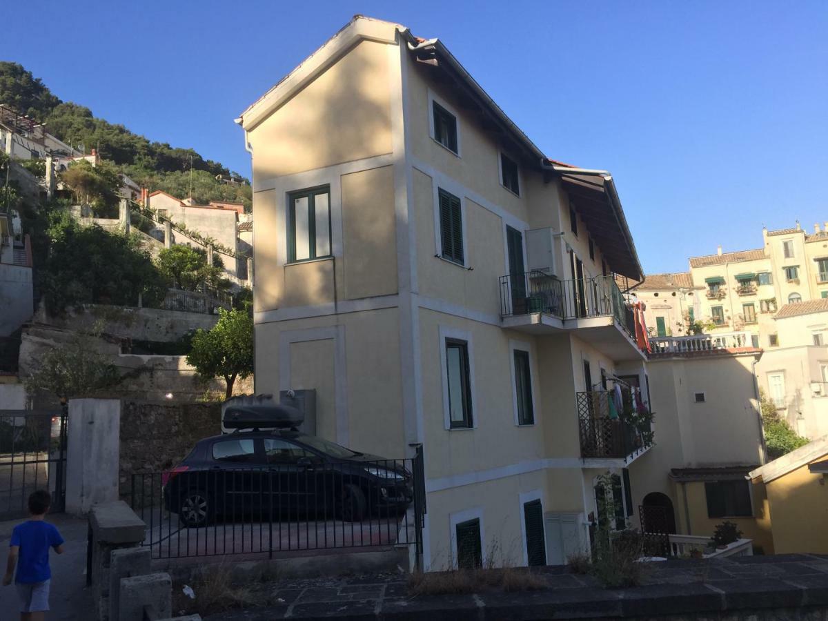 Fronte Al Porto Lejlighed Salerno Eksteriør billede