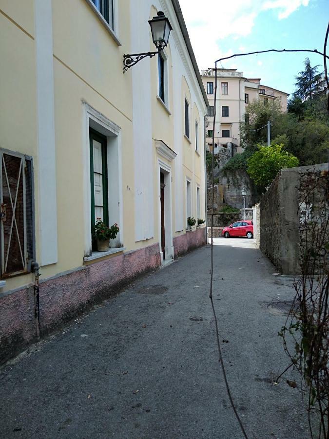 Fronte Al Porto Lejlighed Salerno Eksteriør billede