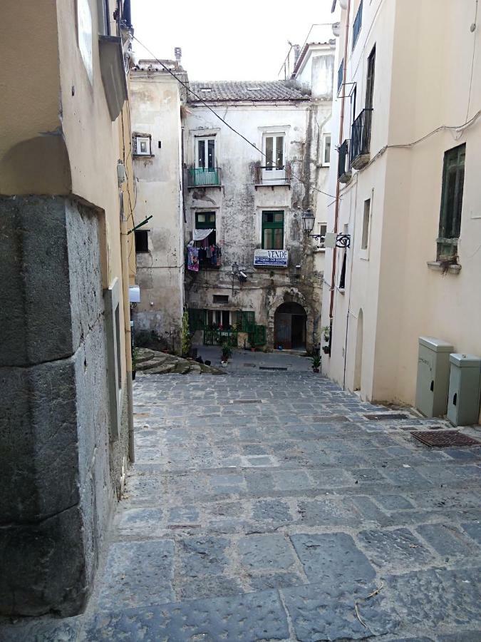 Fronte Al Porto Lejlighed Salerno Eksteriør billede