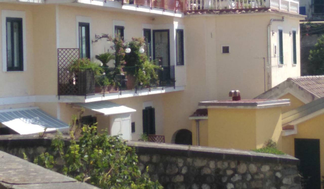 Fronte Al Porto Lejlighed Salerno Eksteriør billede